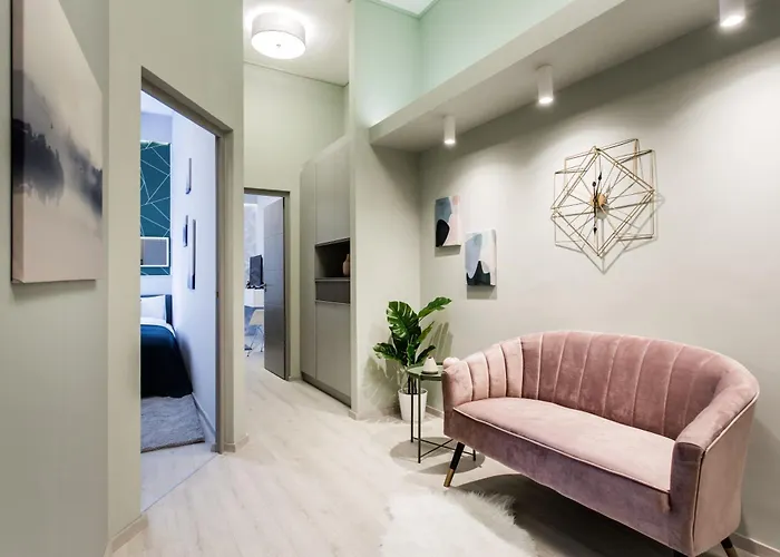 Elegant Duplex Near City Greenery